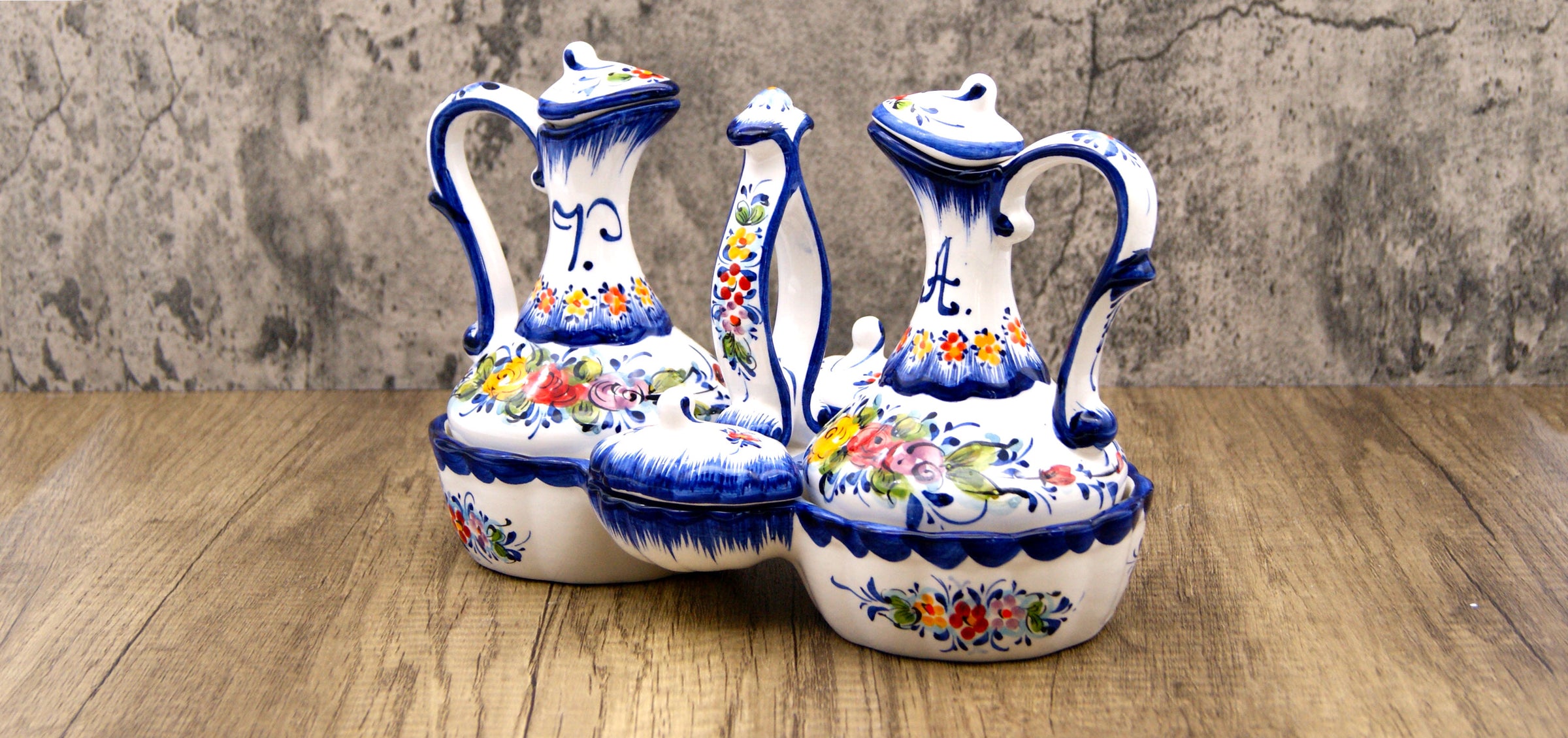 Olive oil is one of the most used ingredients in Portuguese cuisine and that’s the main reason why we need them at hand. Here you will find a curated collection of Olive Oil Bottles and Cruet Sets that stand out for their functionality and beauty.