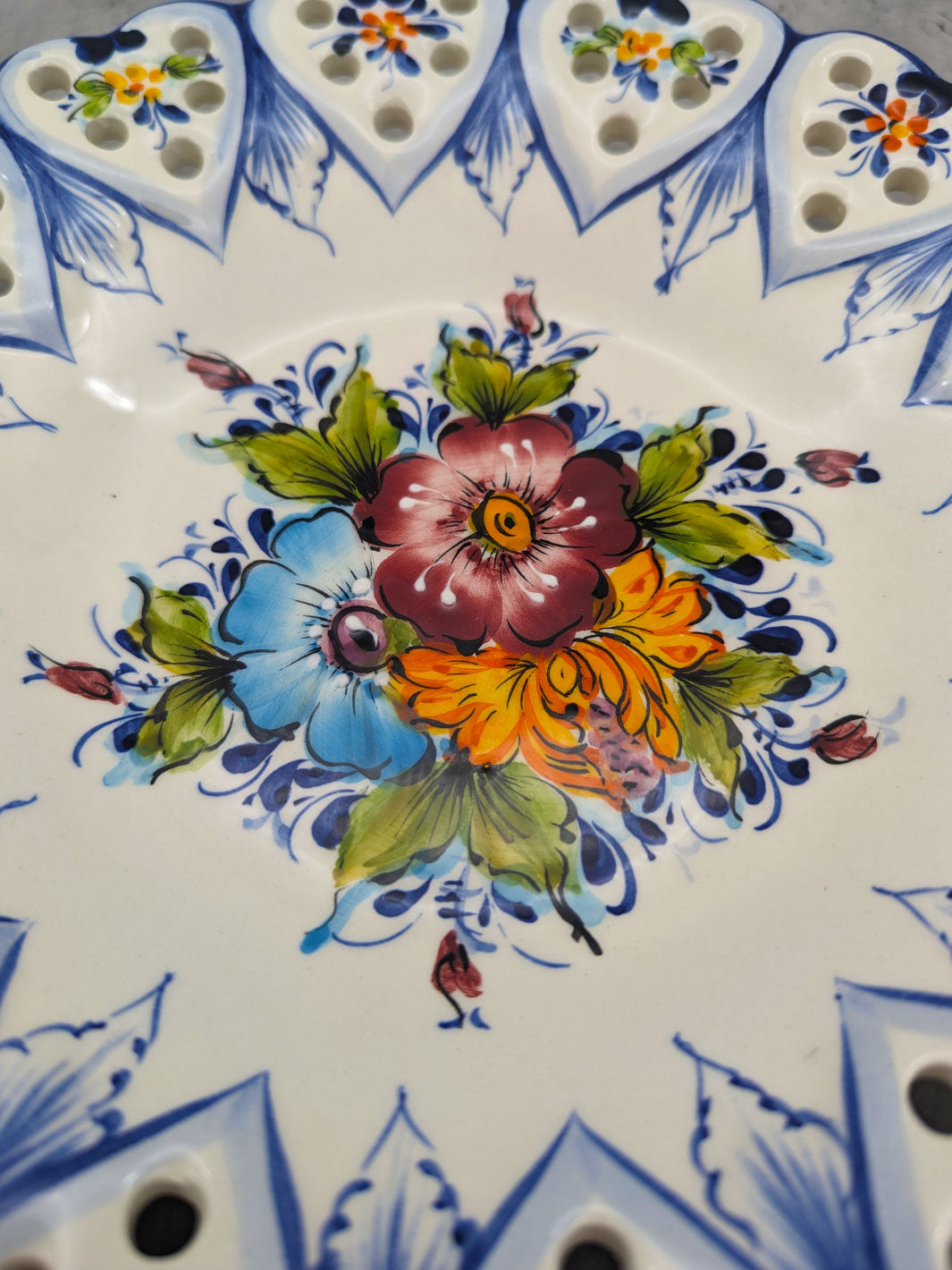 11.5 Inch Hand painted Alcobaça Ceramic Decorative Plate Border Hearts