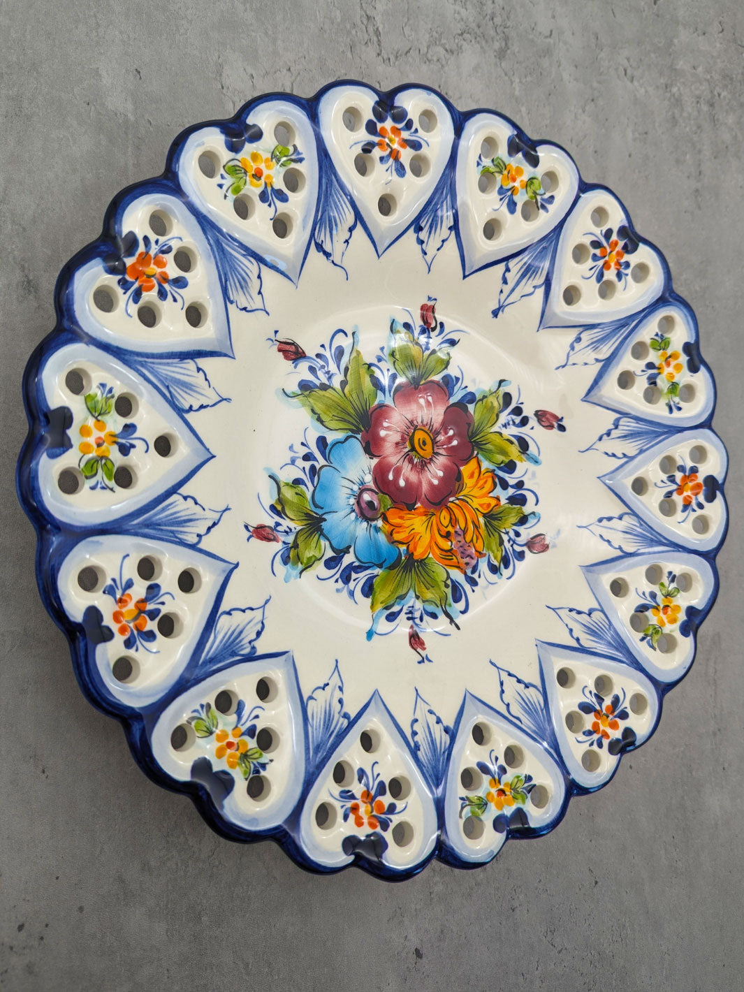 11.5 Inch Hand painted Alcobaça Ceramic Decorative Plate Border Hearts