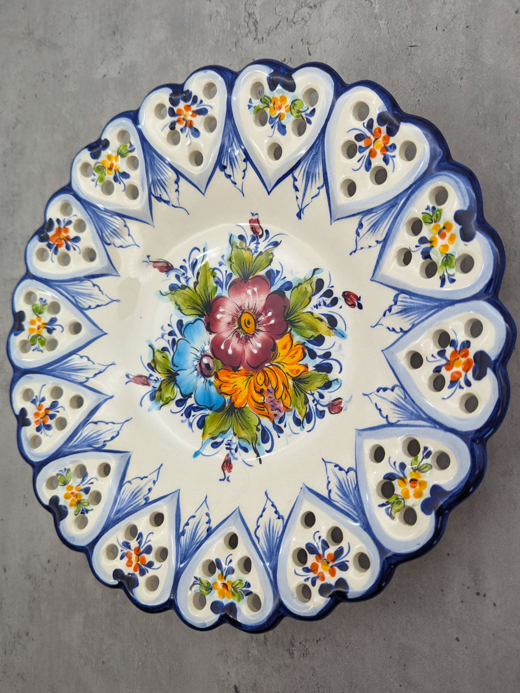11.5 Inch Hand painted Alcobaça Ceramic Decorative Plate Border Hearts