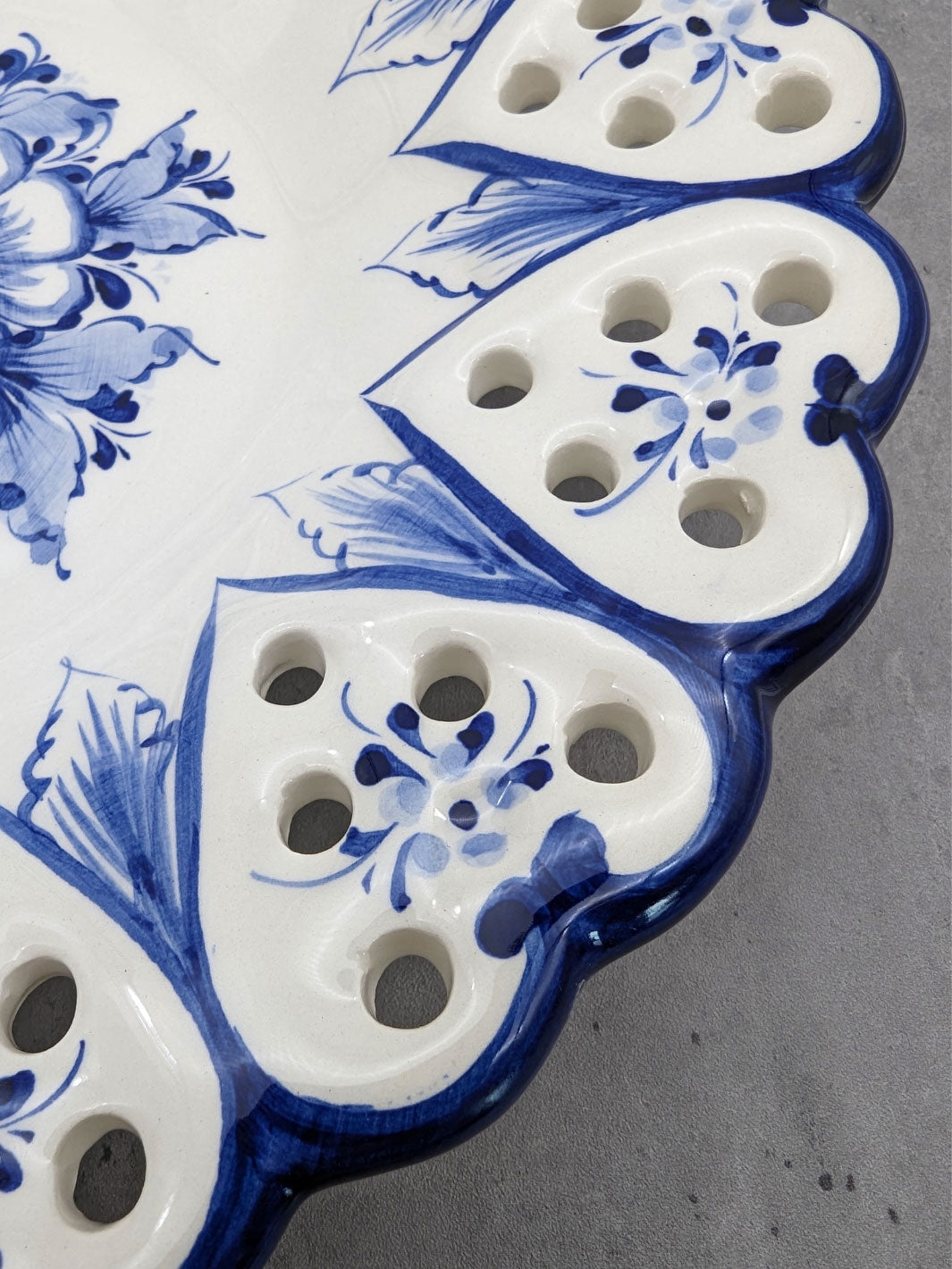 11.5 Inch Hand painted Blue and White Alcobaça Ceramic Decorative Plate Border Hearts