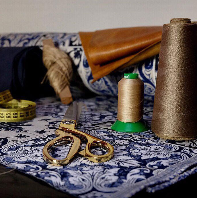 Jacquard the fabric used by the atelier Praceta Lisboa to produce handmade women bags.