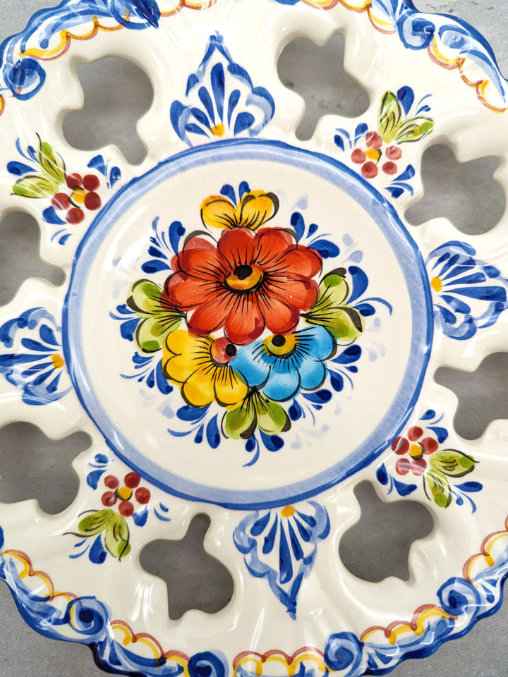8.25-Inch Hand-Painted Alcobaça Ceramic Decorative Plate