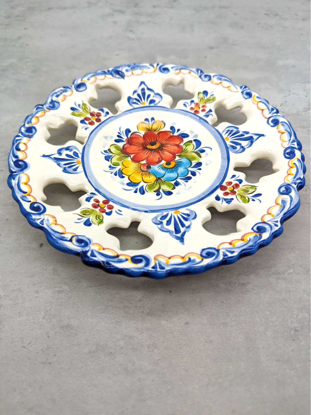 8.25-Inch Hand-Painted Alcobaça Ceramic Decorative Plate
