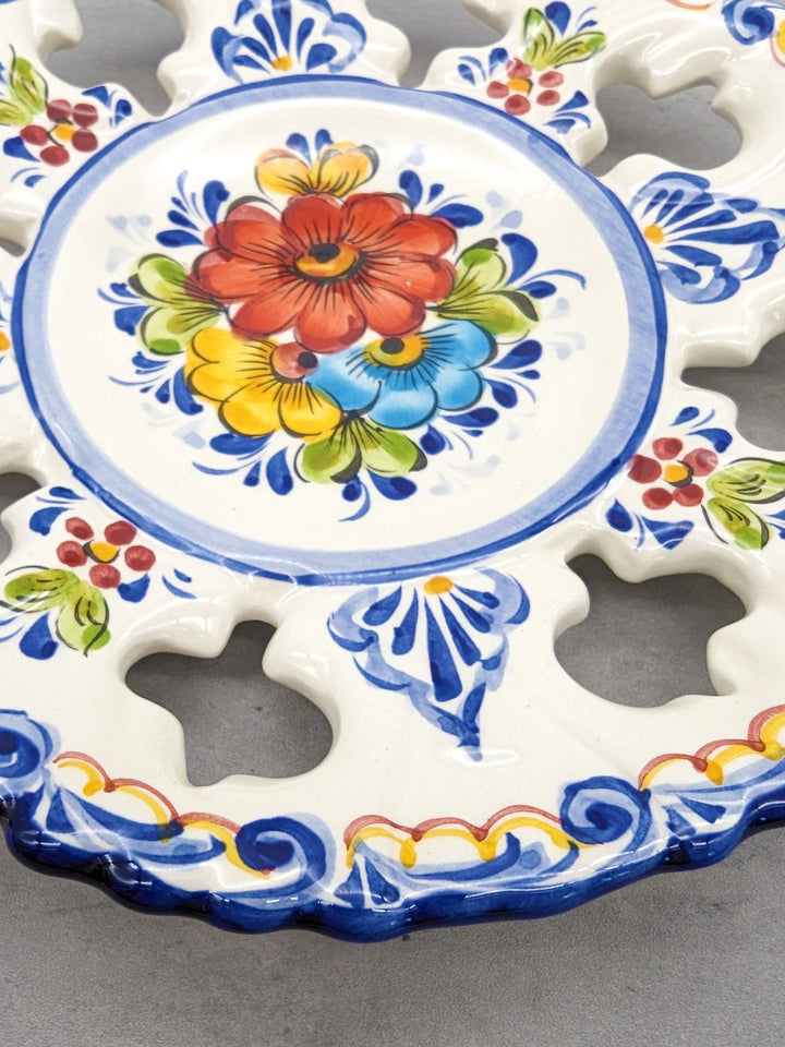 8.25-Inch Hand-Painted Alcobaça Ceramic Decorative Plate