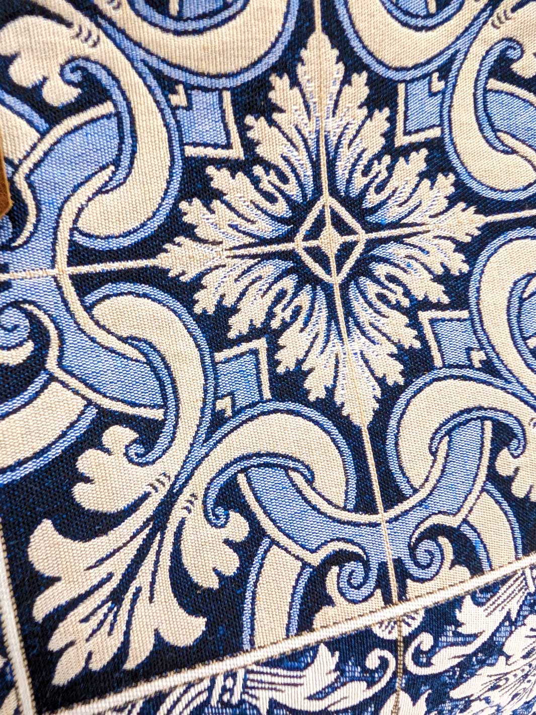 Blue & White Tile-Inspired Handbag - Convento