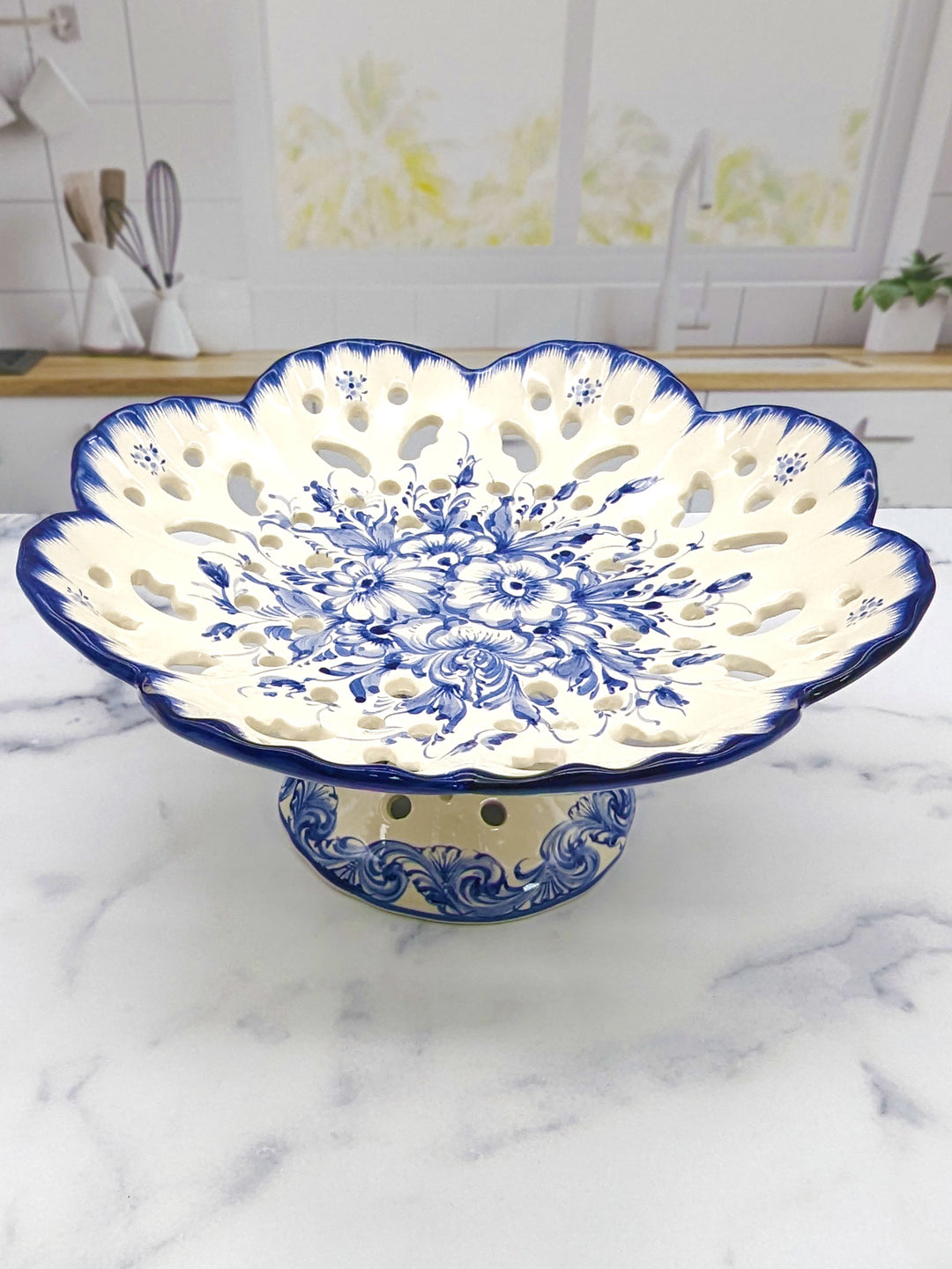 Hand Painted Portuguese Pottery Alcobaça Ceramic Footed Fruit Bowl