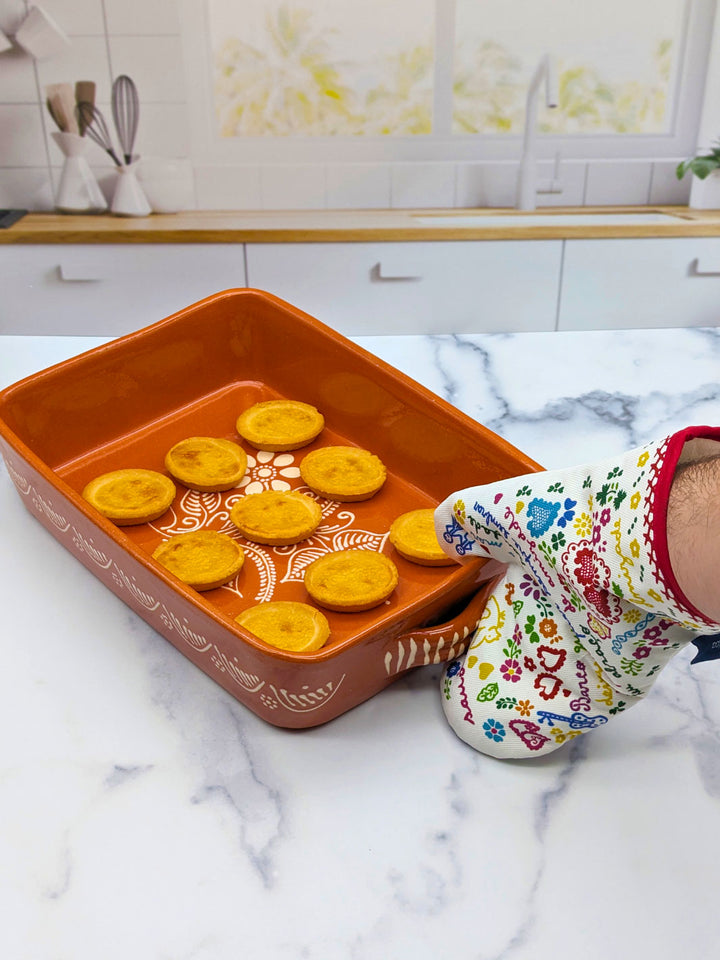 Sweetheart Handkerchief Viana Embroidery Oven MittSweetheart Handkerchief Viana Embroidery Oven Mitt