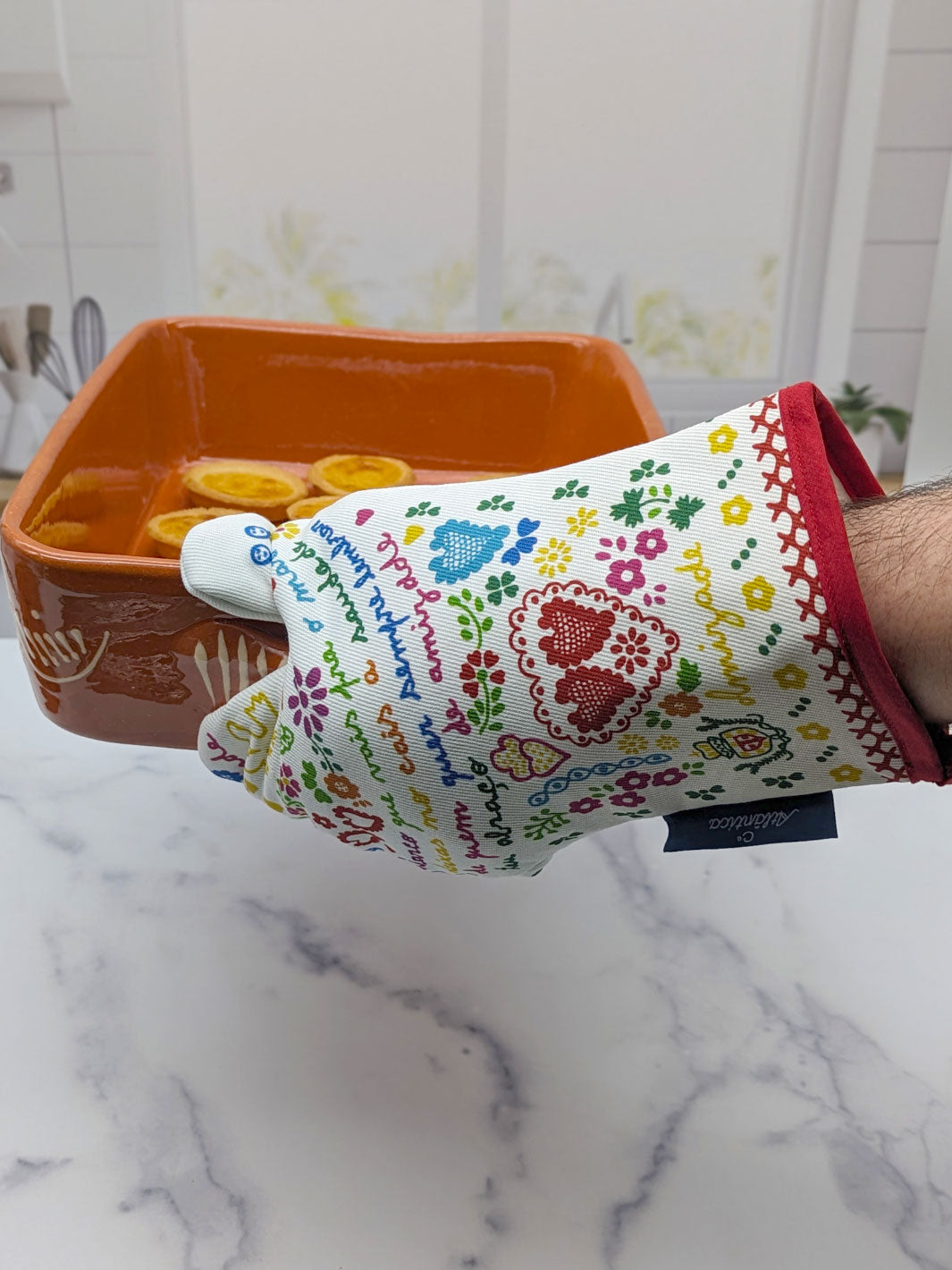 Sweetheart Handkerchief Viana Embroidery Oven Mitt
