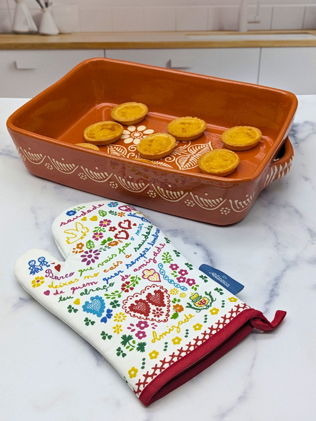 Sweetheart Handkerchief Viana Embroidery Oven Mitt