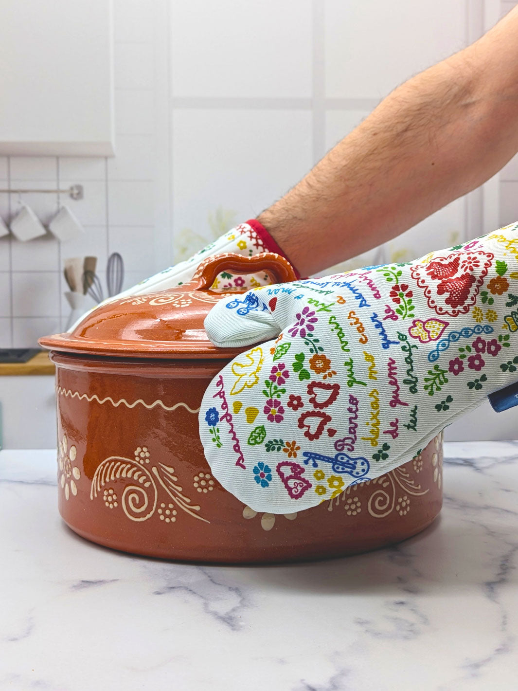 Sweetheart Handkerchief Viana Embroidery Oven Mitt