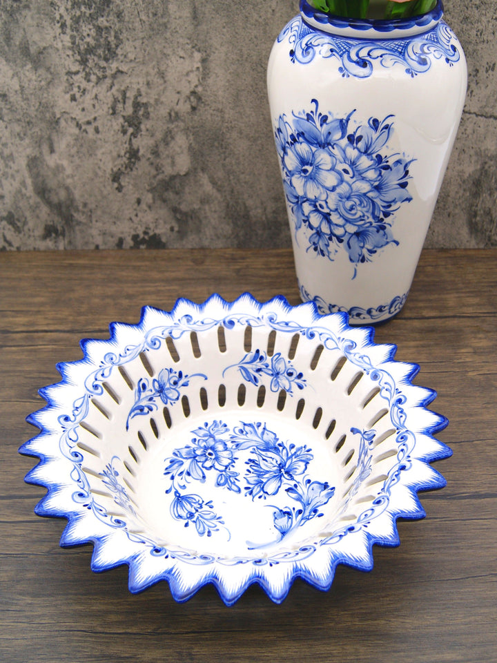 Hand Painted Blue & White Portuguese Pottery Alcobaça Ceramic Fruit Bowl Centerpiece
