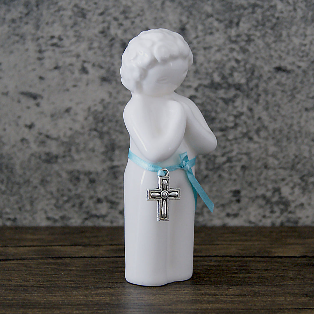Portuguese artist Mané Pupo hand carves the original of each Rosa Malva sculptures, promoting love and affections through tender ceramic sculptures. Our pieces are packed with care in a beautiful gift box to celebrate Joy and Love with those who receive it.