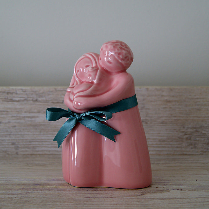 Handmade in Portugal, using sustainable materials, My Family will be present in the person’s life for many years and will represent a sweet conversation when the baby is a child and asks about the day this gift arrived at their home. And one day, it might even represent the arrival of the second generation.