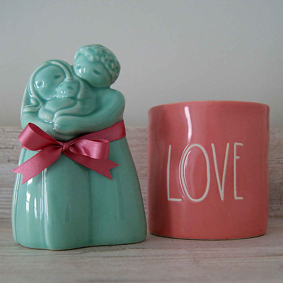 Handmade and hand-painted Decorated with a double-sided satin ribbon