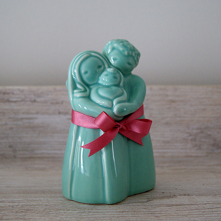 Portuguese contemporary ceramic figurines produced according to traditional techniques
