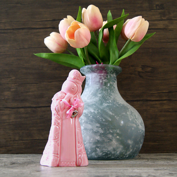 Decorated with a double-sided satin ribbon and steel heart