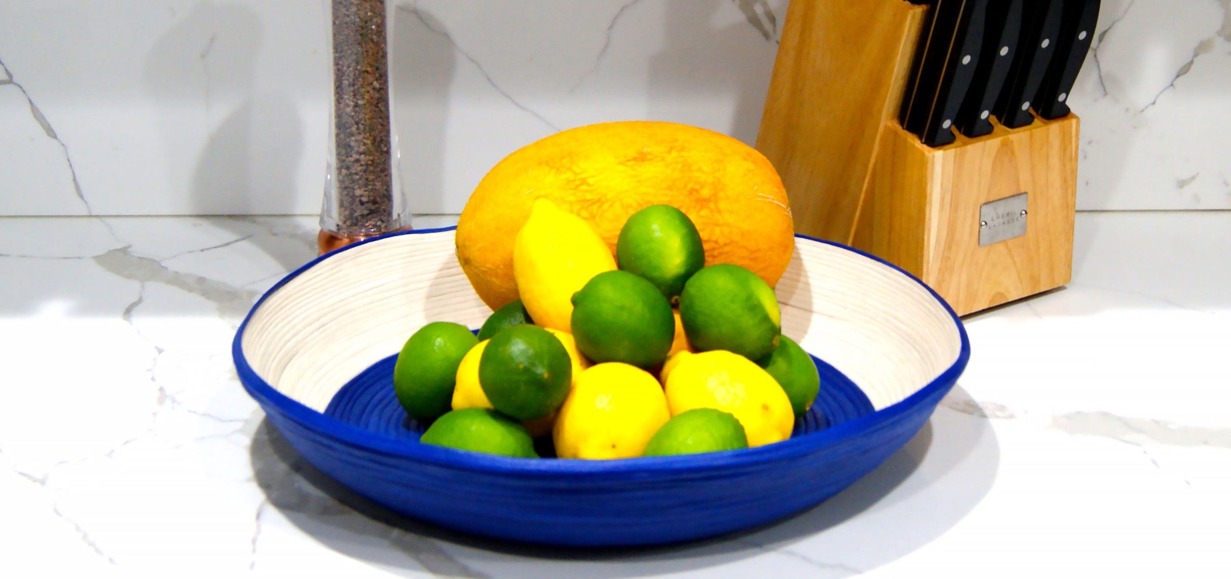 At We Are Portugal we know that the right fruit bowl can speak volumes to the presentation of your dining room and kitchen. That’s why we curate a collection of fruit bowls and baskets that come in all shapes, sizes, colors and styles. 