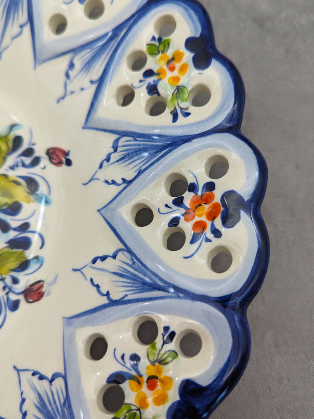 11.5 Inch Hand painted Alcobaça Ceramic Decorative Plate Border Hearts