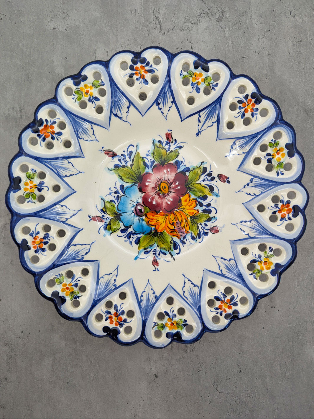 11.5 Inch Hand painted Alcobaça Ceramic Decorative Plate Border Hearts