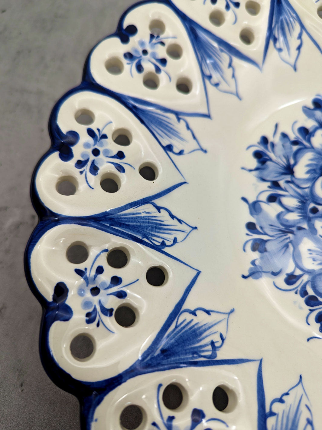 11.5 Inch Hand painted Blue and White Alcobaça Ceramic Decorative Plate Border Hearts