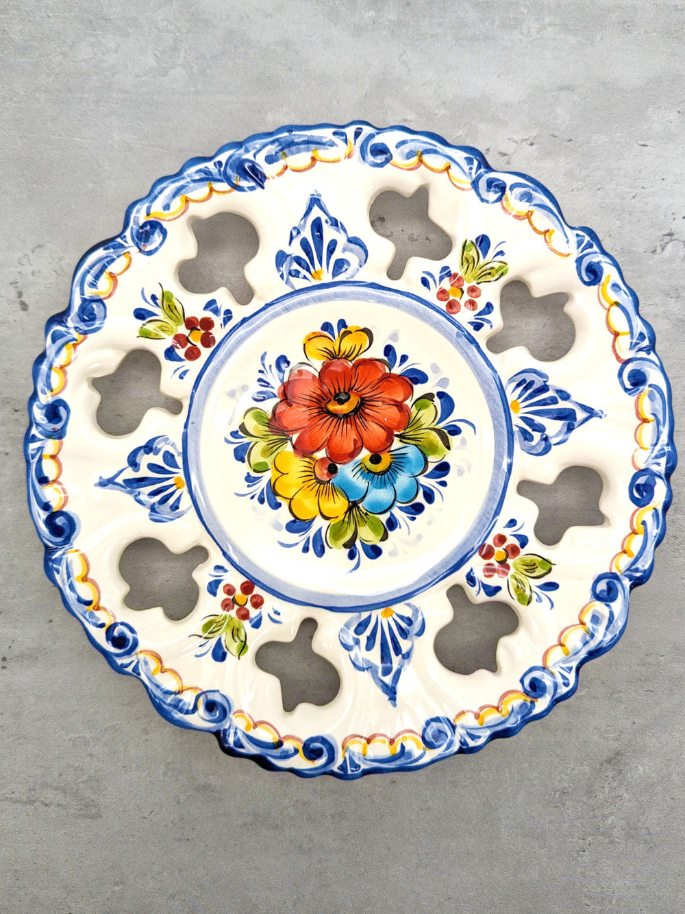 8.25-Inch Hand-Painted Alcobaça Ceramic Decorative Plate