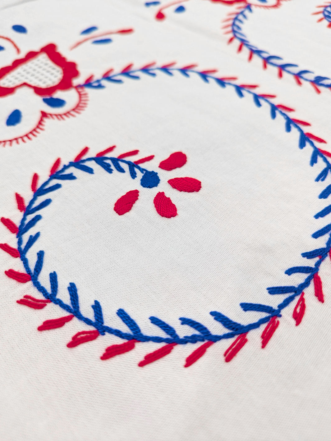 Blue and Red Hand Embroidered Viana Tablecloth with 6 Napkins