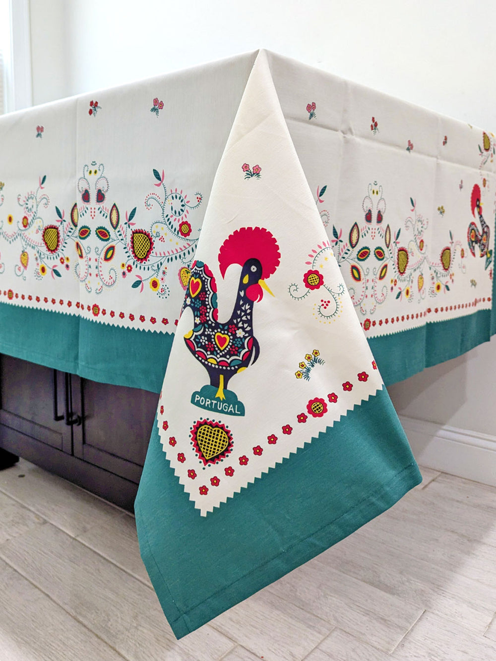 Green Tablecloth with Galo de Barcelos & Viana Embroidery