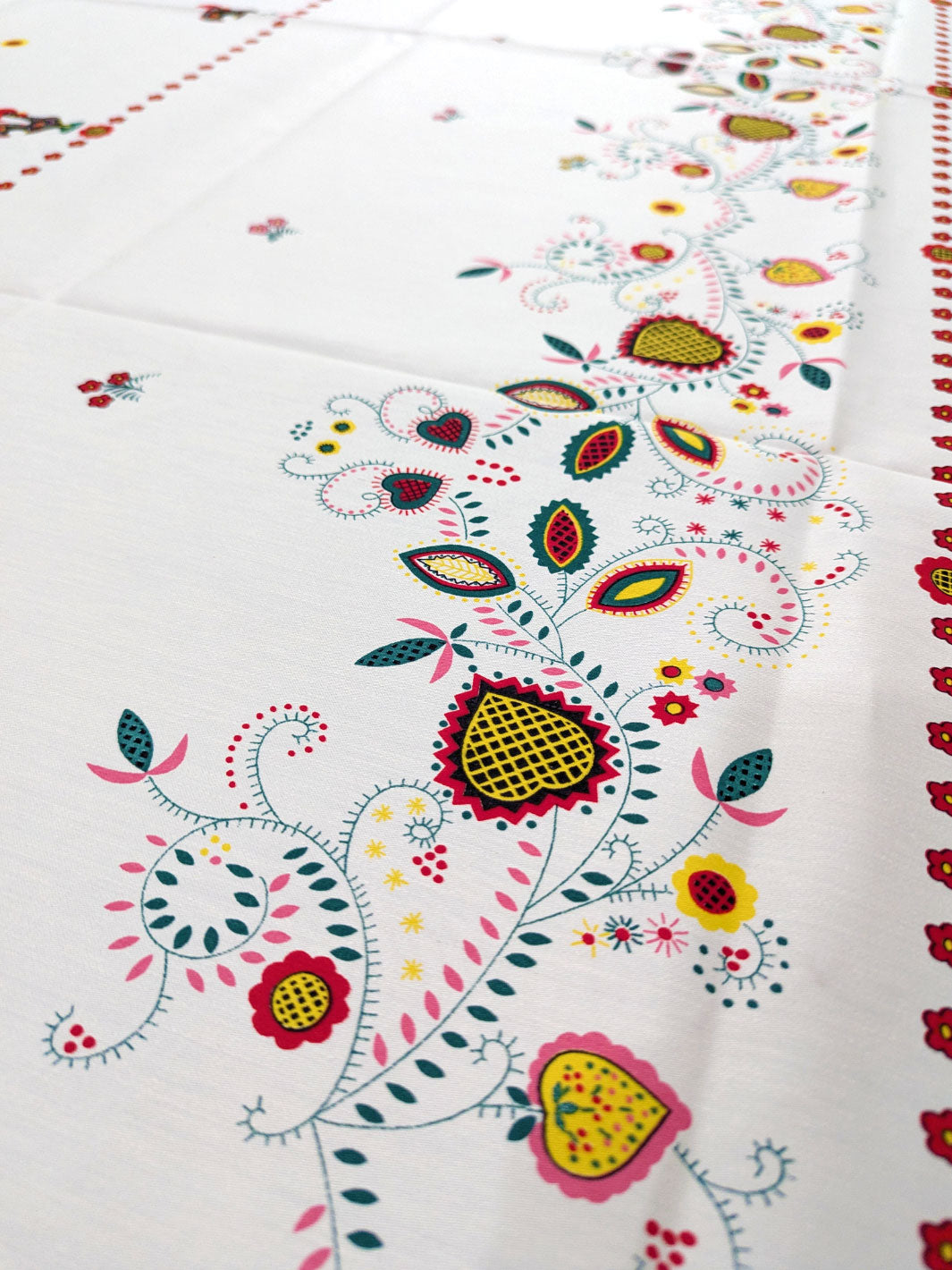 Green Tablecloth with Galo de Barcelos & Viana Embroidery