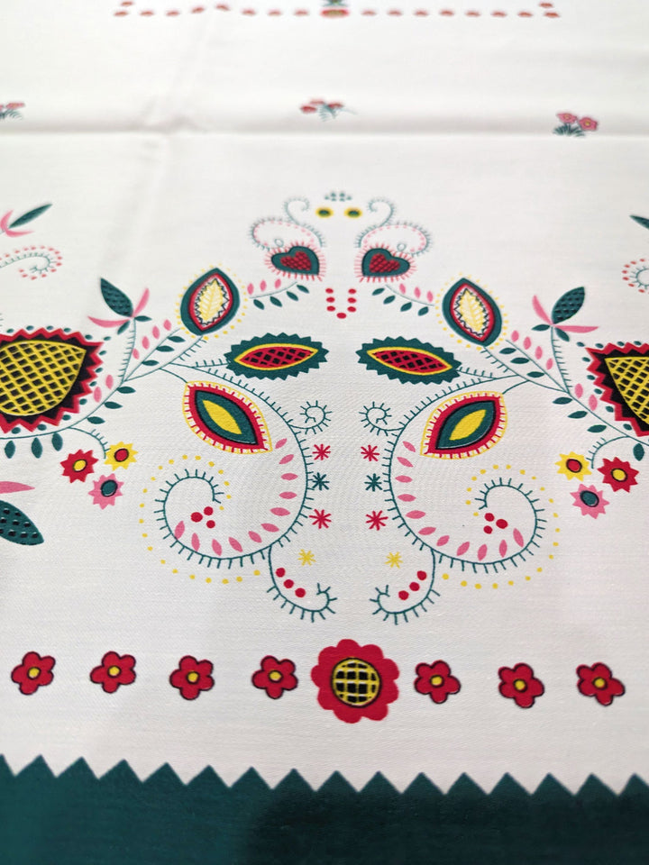 Green Tablecloth with Galo de Barcelos & Viana Embroidery