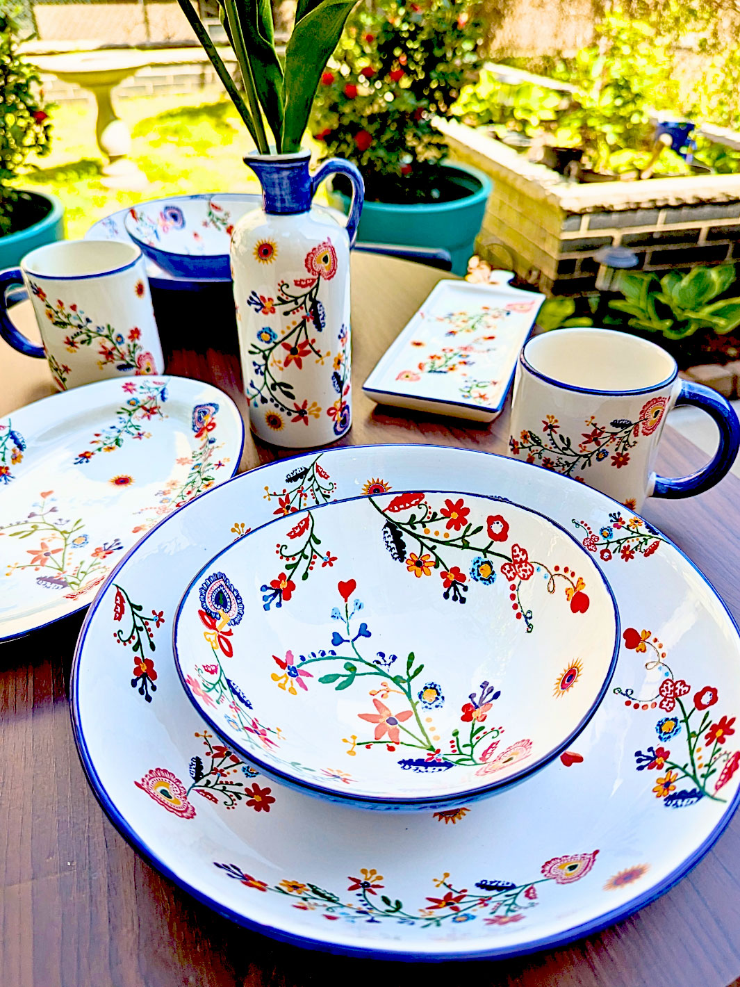 Portuguese Pottery Alcobaça Ceramic Namorados Collection