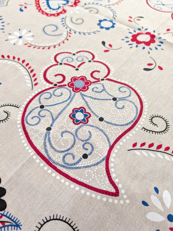 Viana Heart Tablecloth