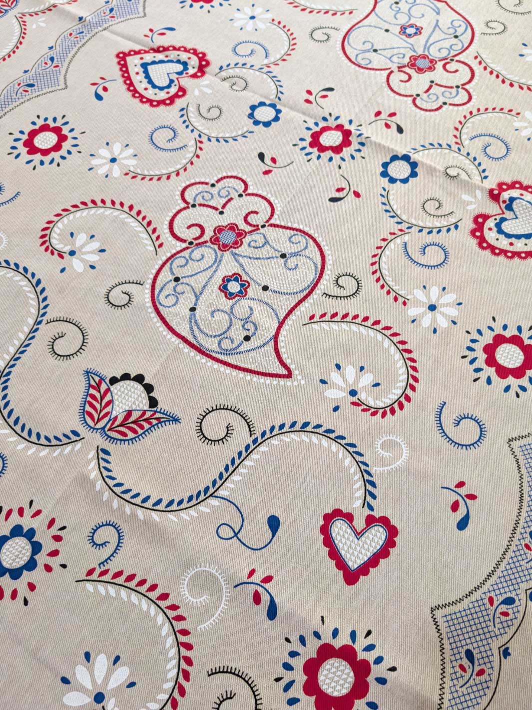 Viana Heart Tablecloth