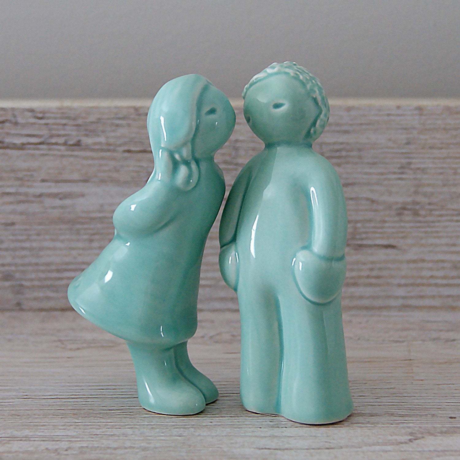 100% made in Portugal, using sustainable materials, these figurines  will find the heart of that special person and fill it with happiness. It represents, in the most tender and sweet way a constant reminder of the love and care you have for that special someone, and a keepsake memory of that first kiss.