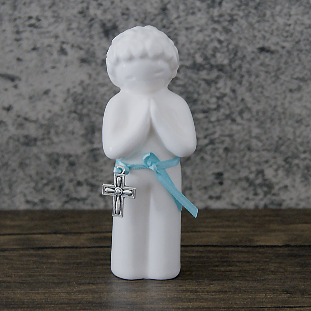 First Communion Praying Boy figure is the perfect gift for your loved one celebrating their first communion and will make a sweet keepsake, that will look great displayed on a shelf or desk, next to a framed picture of the big day.