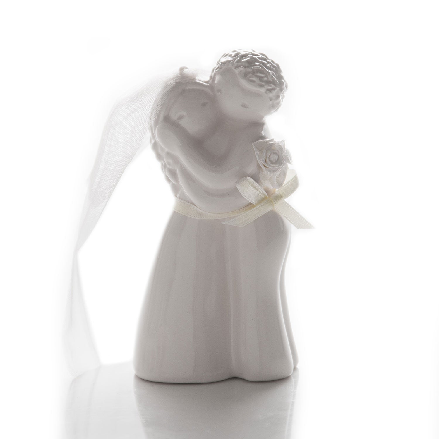 This 100% handmade in Portugal ceramic figurine is the perfect way to celebrate one of the most important days in someone’s life: the weeding day.